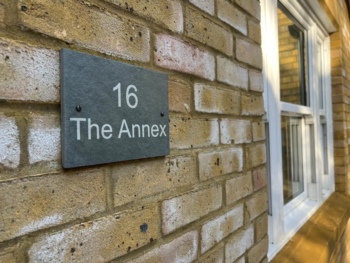 Cosy Hillside Annex Apartment Stanwick  ภายนอก รูปภาพ