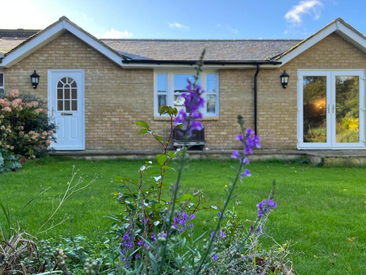 Cosy Hillside Annex Apartment Stanwick  ภายนอก รูปภาพ