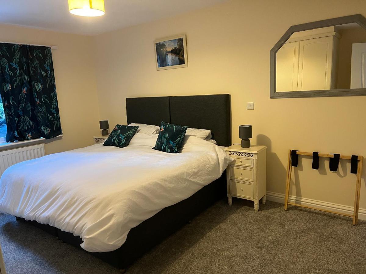 Cosy Hillside Annex Apartment Stanwick  ภายนอก รูปภาพ